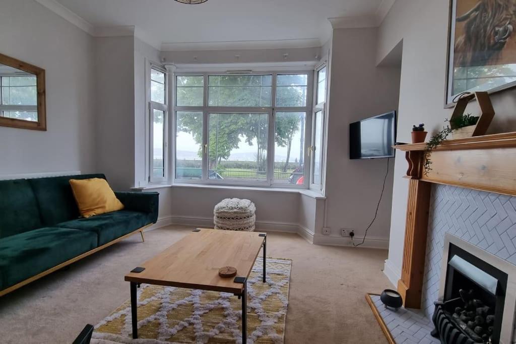 Lovely Seafront Apartment With Garden Swansea Eksteriør billede